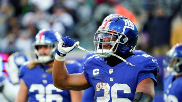 New York Giants running back Saquon Barkley (26) reacts as the offense leaves the field in the second half at MetLife Stadium. The Giants fall to the Cowboys, 21-6, on Sunday, Dec. 19, 2021, in East Rutherford.